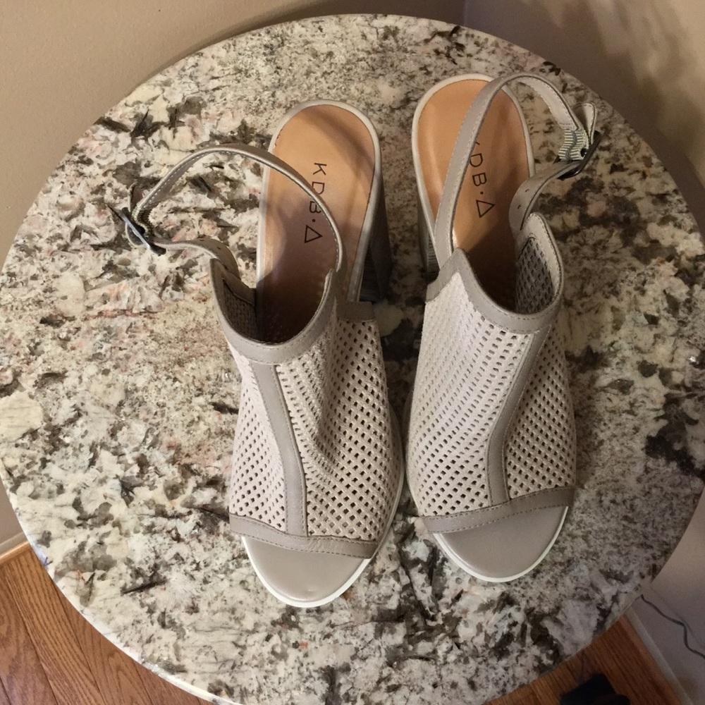 Kelsi Dagger perforated leather shoes . Size 8M - Picture 4 of 8